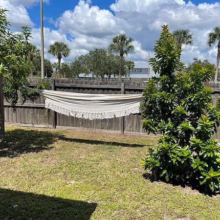 Cozy 3 Bedroom Home Close To Everything In Tampa! Exterior photo