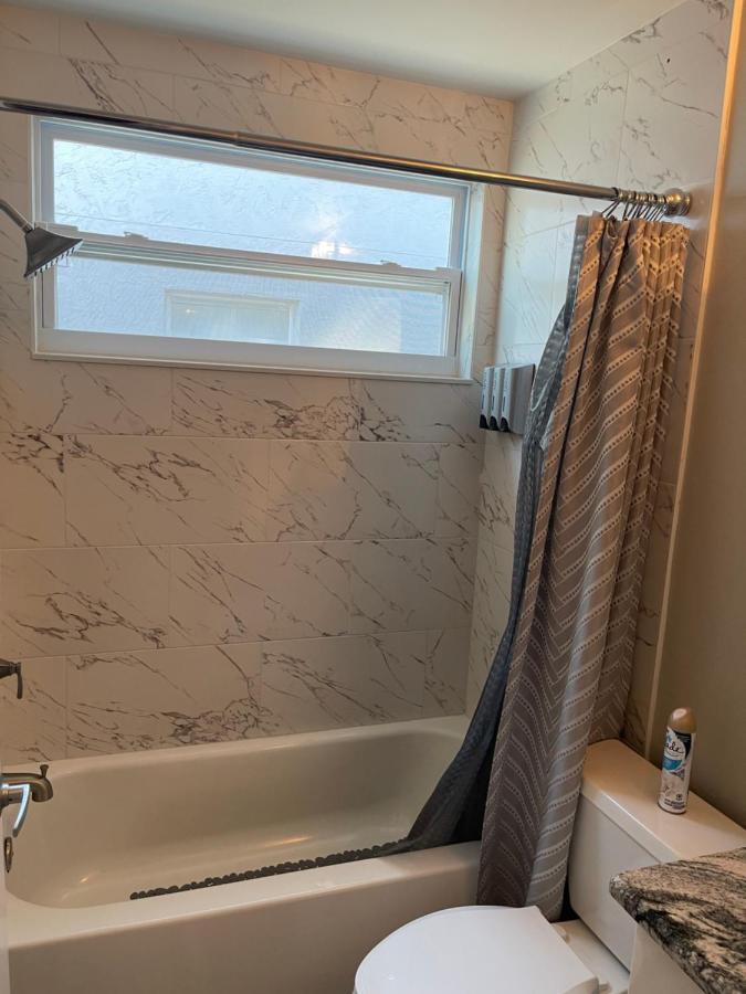 Cozy 3 Bedroom Home Close To Everything In Tampa! Exterior photo