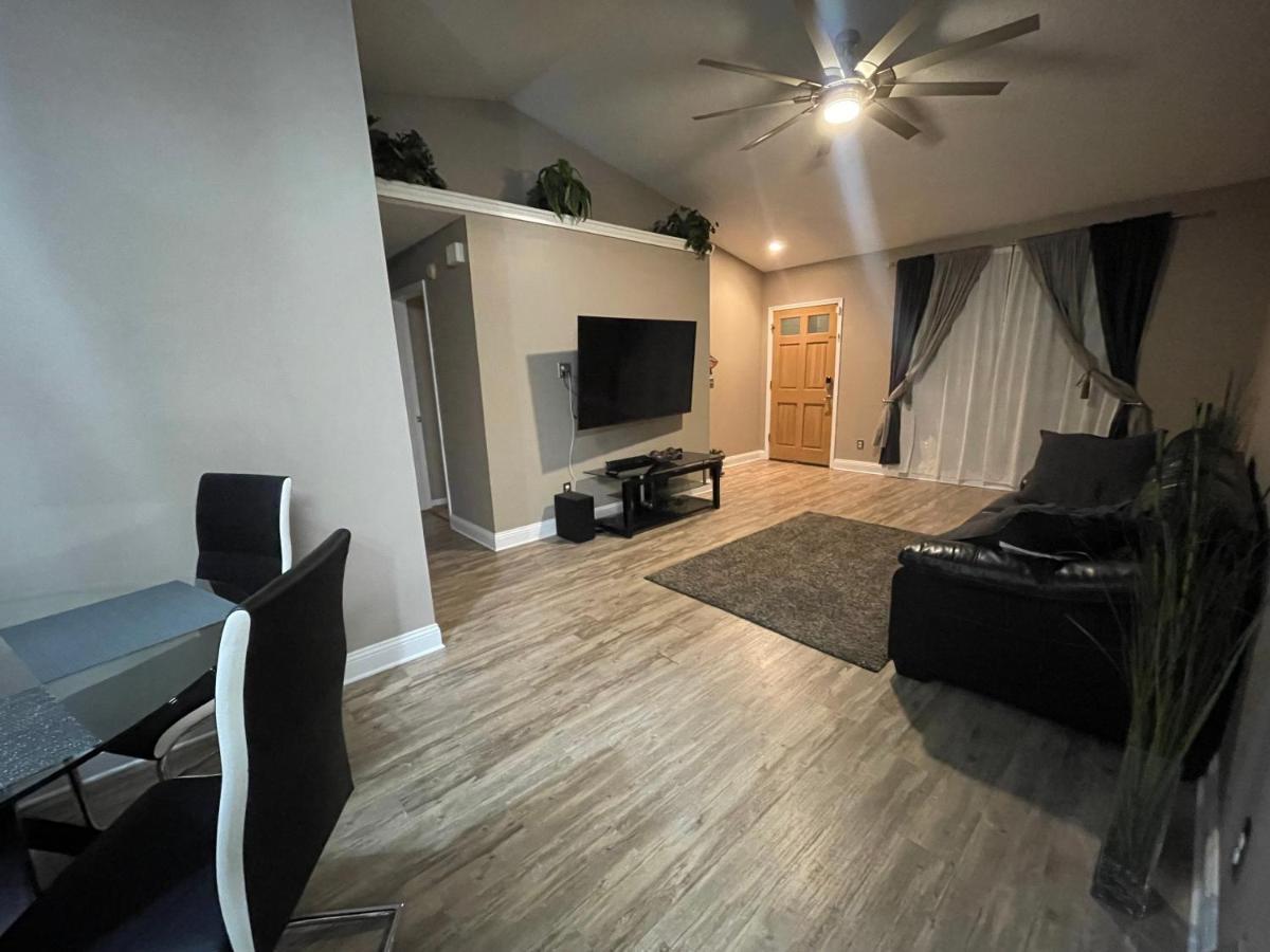Cozy 3 Bedroom Home Close To Everything In Tampa! Exterior photo