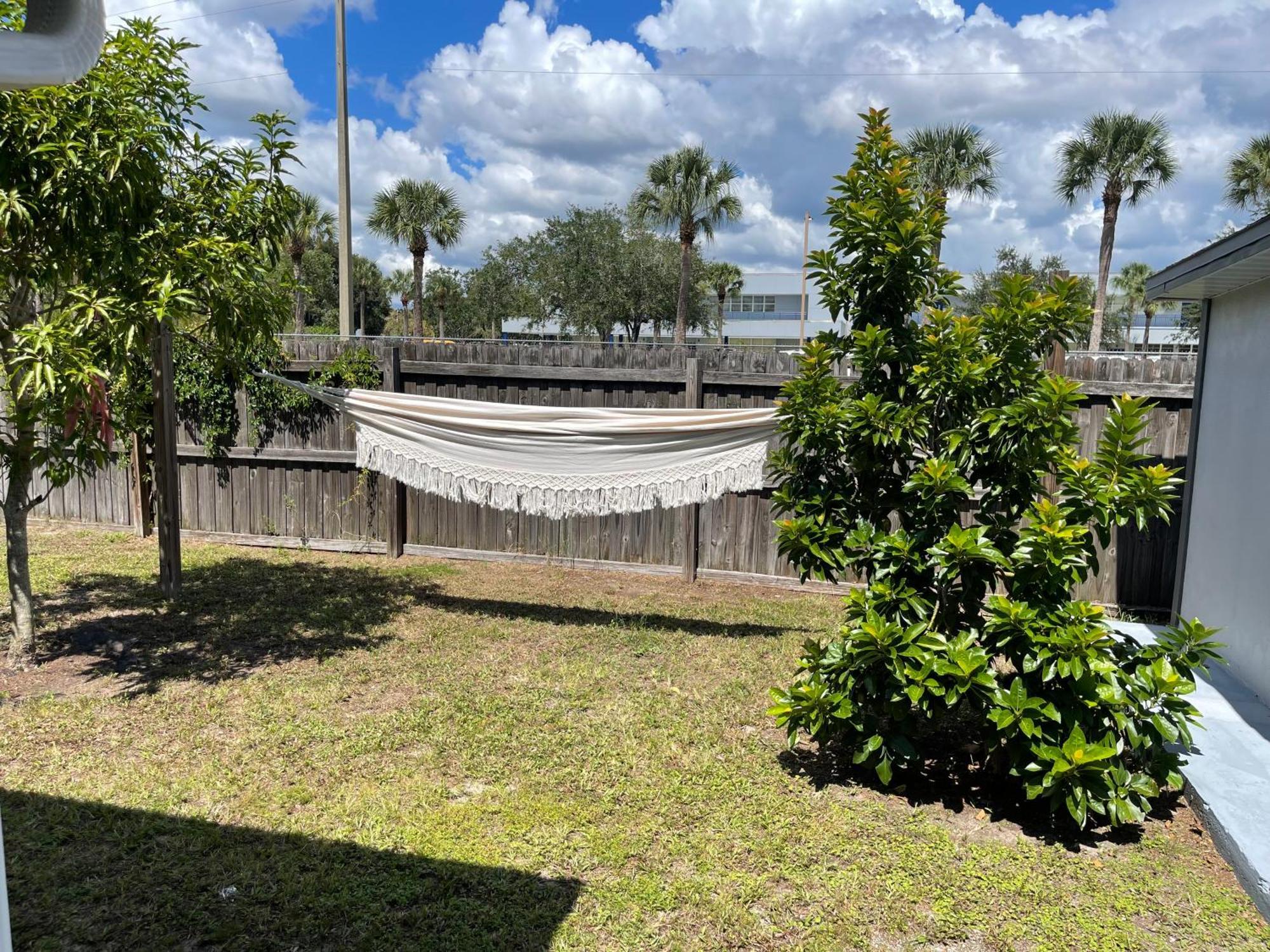 Cozy 3 Bedroom Home Close To Everything In Tampa! Exterior photo