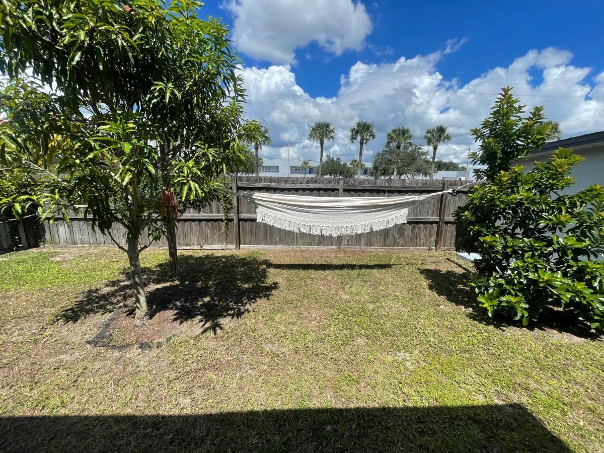 Cozy 3 Bedroom Home Close To Everything In Tampa! Exterior photo